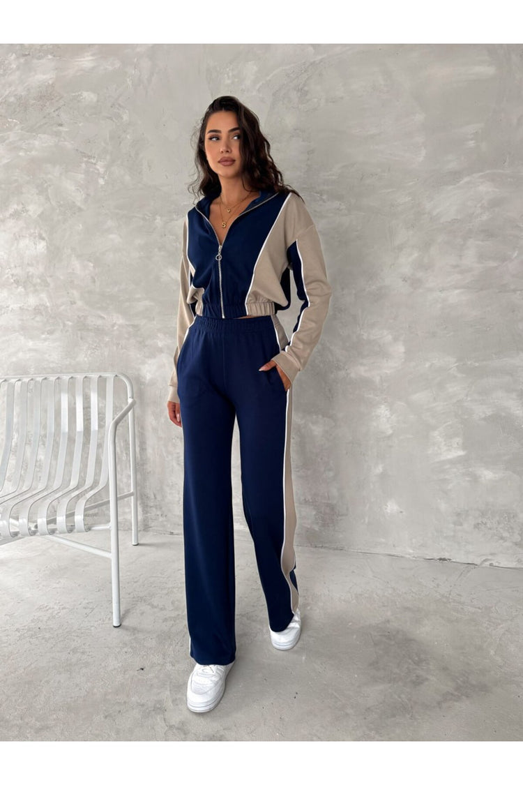 KADIN TREND EŞOFMAN TAKIMI DİK YAKA FERMUARLI BOL PAÇA YANLARI ŞERİTLİ AYSHO MODEL - LACİVERT-BEJ