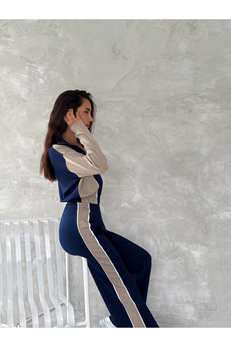 KADIN TREND EŞOFMAN TAKIMI DİK YAKA FERMUARLI BOL PAÇA YANLARI ŞERİTLİ AYSHO MODEL - LACİVERT-BEJ