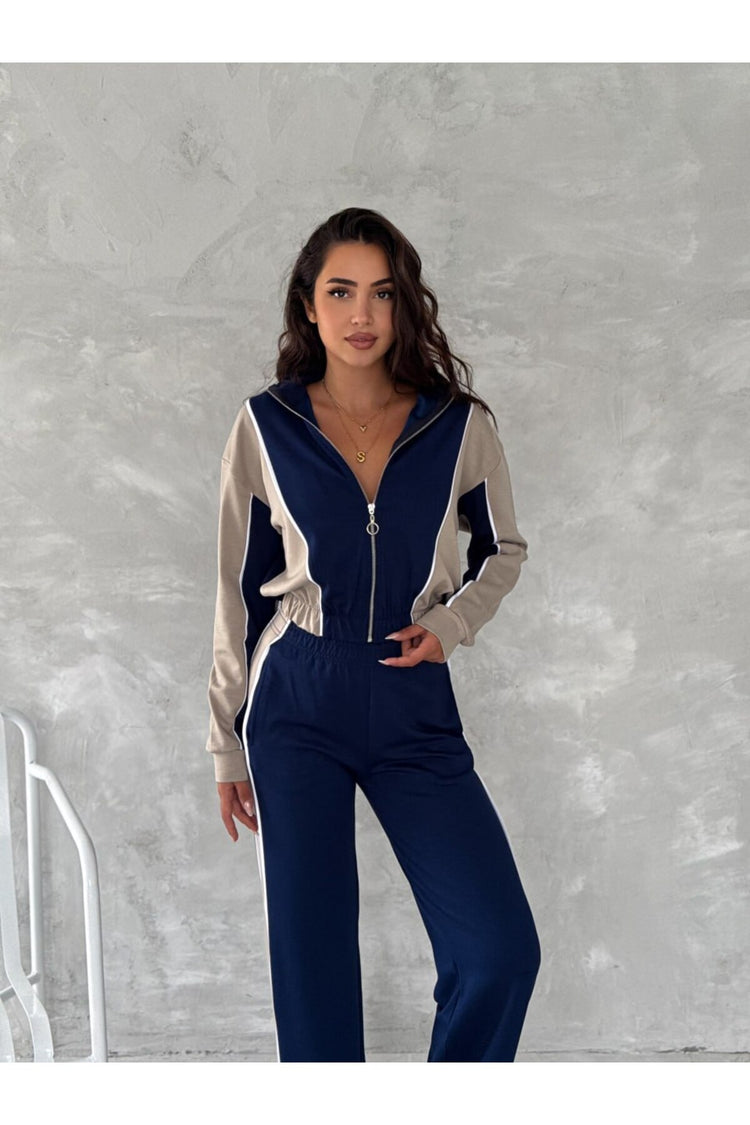 KADIN TREND EŞOFMAN TAKIMI DİK YAKA FERMUARLI BOL PAÇA YANLARI ŞERİTLİ AYSHO MODEL - LACİVERT-BEJ