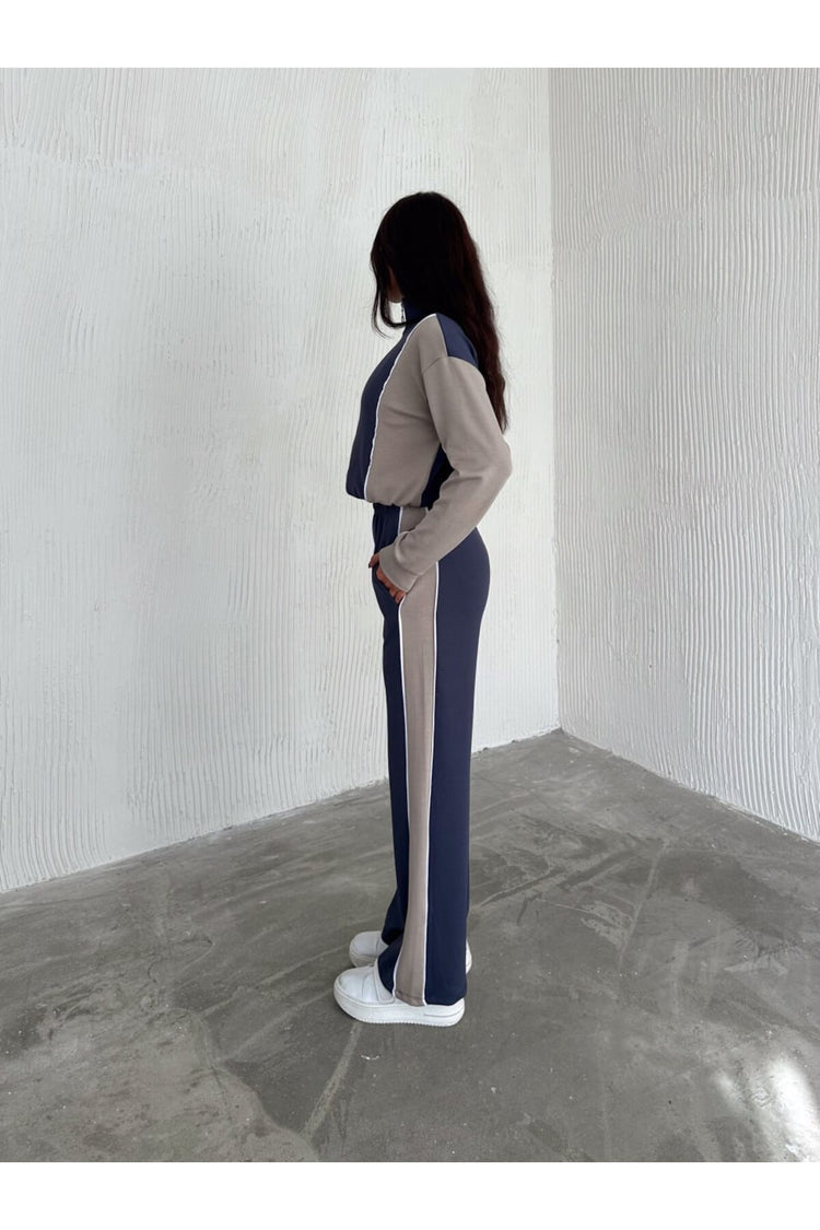 KADIN TREND EŞOFMAN TAKIMI DİK YAKA FERMUARLI BOL PAÇA YANLARI ŞERİTLİ AYSHO MODEL - FÜME-BEJ